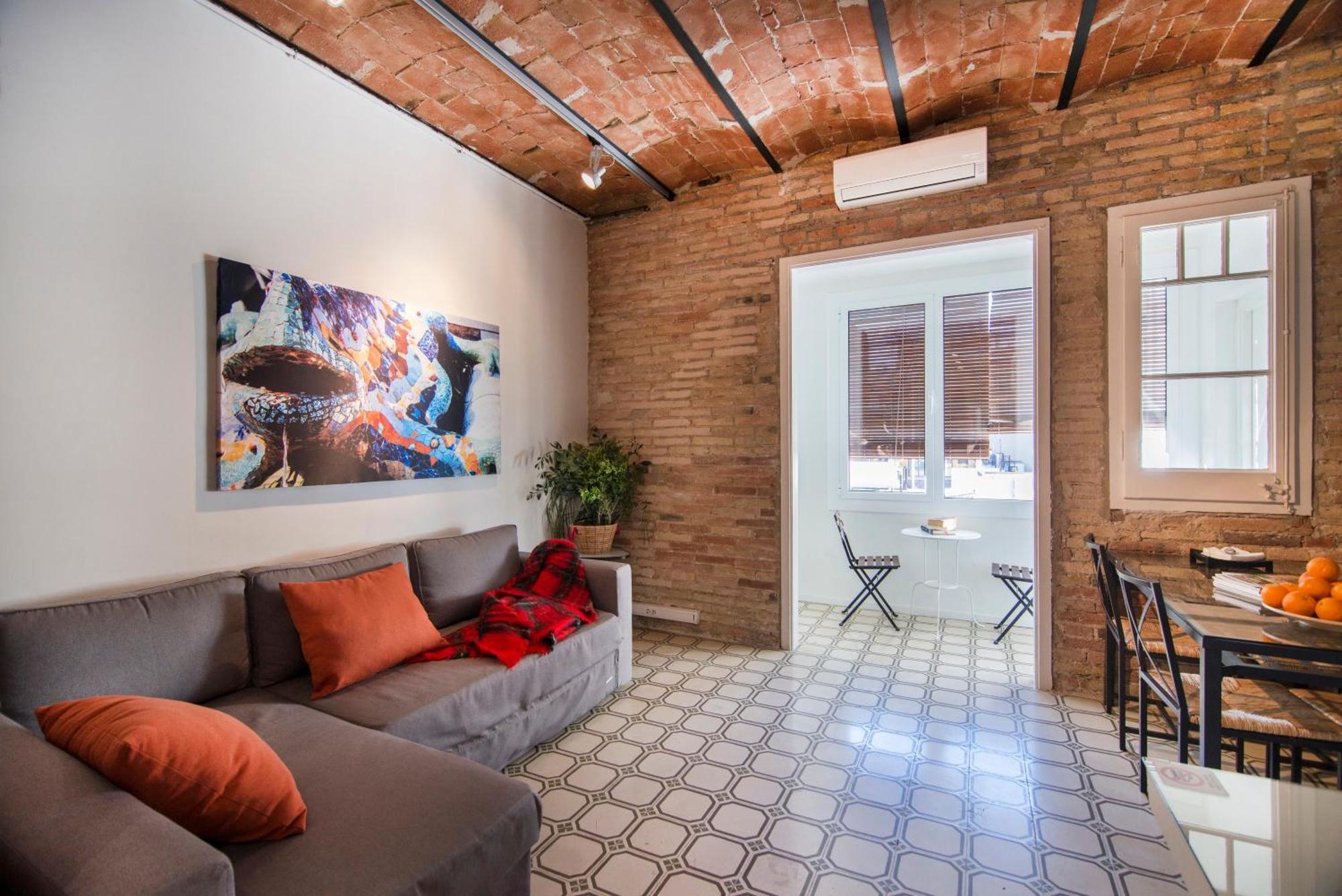 Happy People Gaudi Sant Pau Apartments — Photos 2